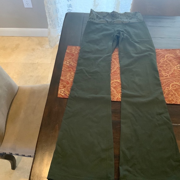 Lululemon Groove Pant III Gator Green Ziggy Snake Fatigue Green, size 4 reg,NWOT - Picture 1 of 6
